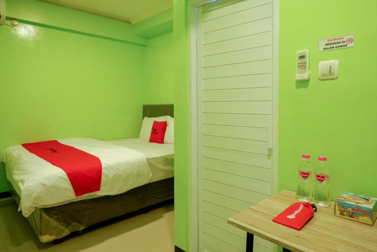 Hotel RedDoorz @ Jalan Gatot Subroto Semarang Zewnętrze zdjęcie
