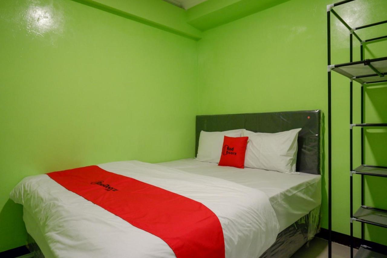 Hotel RedDoorz @ Jalan Gatot Subroto Semarang Zewnętrze zdjęcie