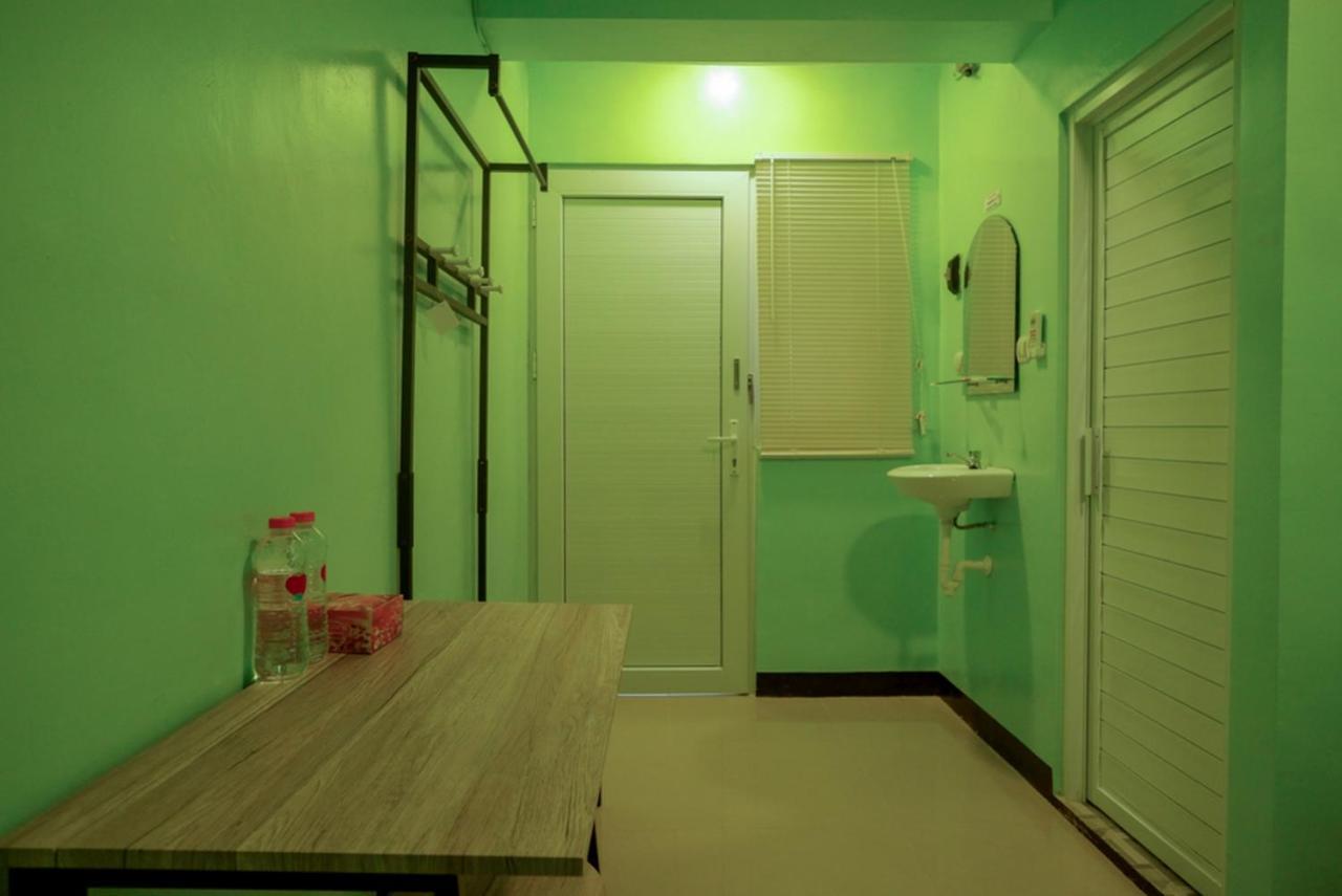 Hotel RedDoorz @ Jalan Gatot Subroto Semarang Zewnętrze zdjęcie