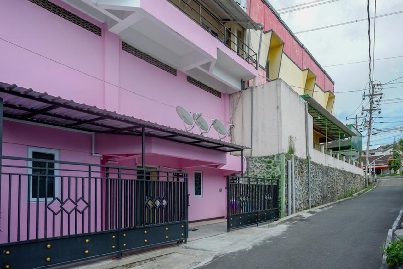 Hotel RedDoorz @ Jalan Gatot Subroto Semarang Zewnętrze zdjęcie