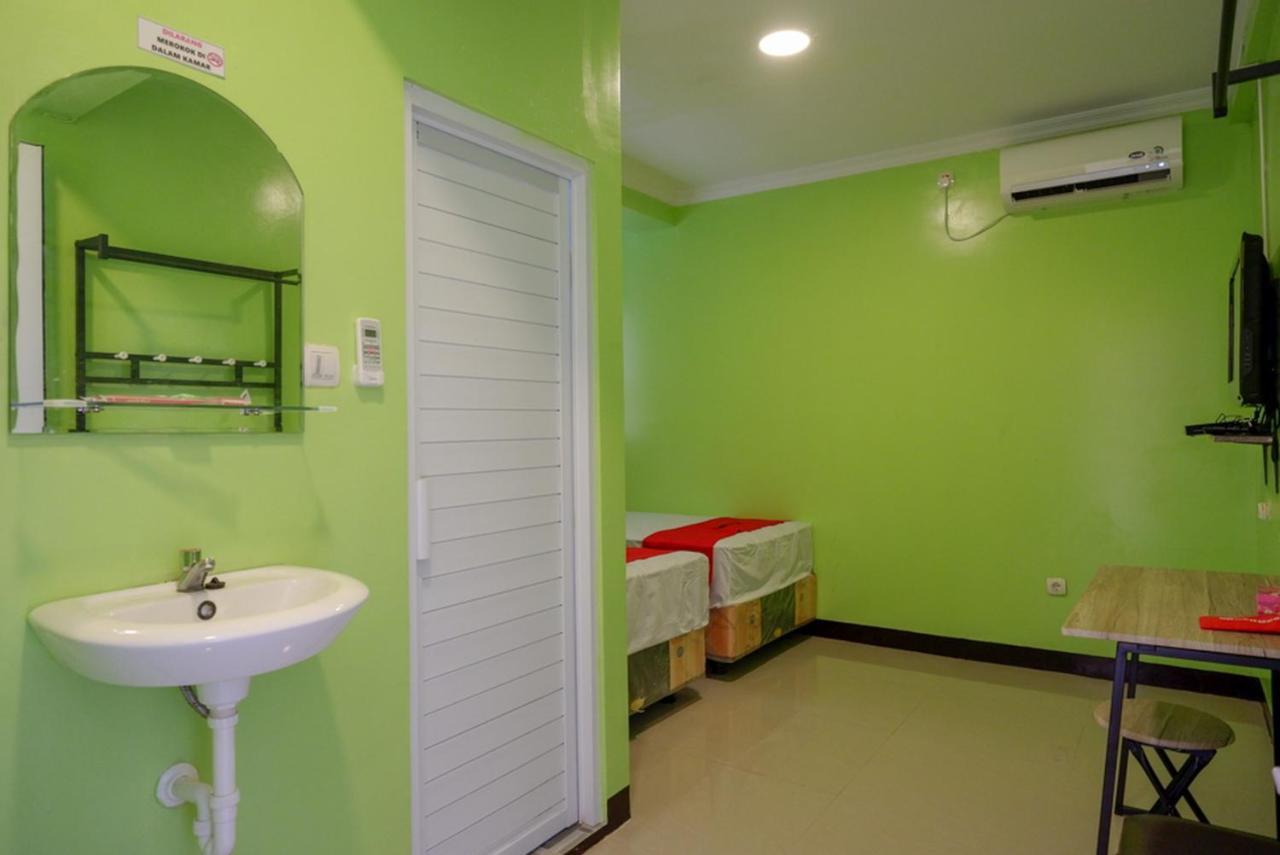 Hotel RedDoorz @ Jalan Gatot Subroto Semarang Zewnętrze zdjęcie