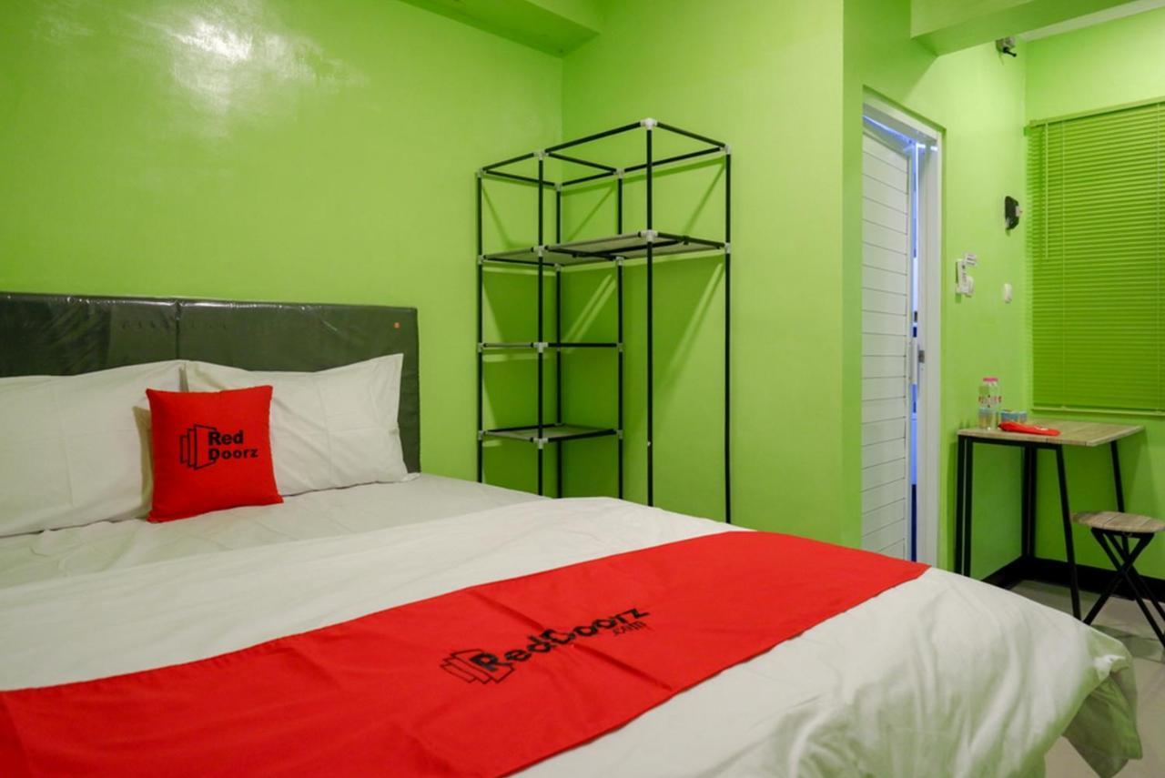 Hotel RedDoorz @ Jalan Gatot Subroto Semarang Zewnętrze zdjęcie